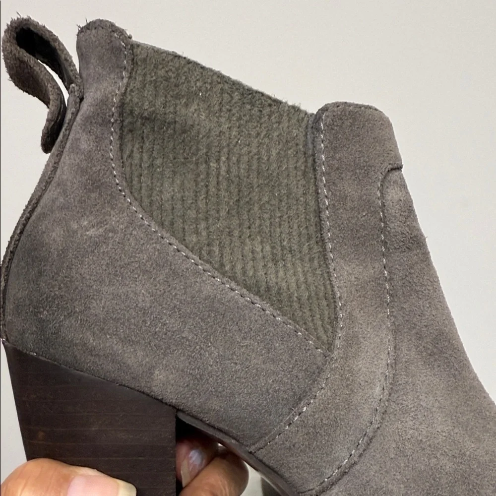 UGG Cobie ll Size 9 Chelsea Charcoal Suede Ankle Booties